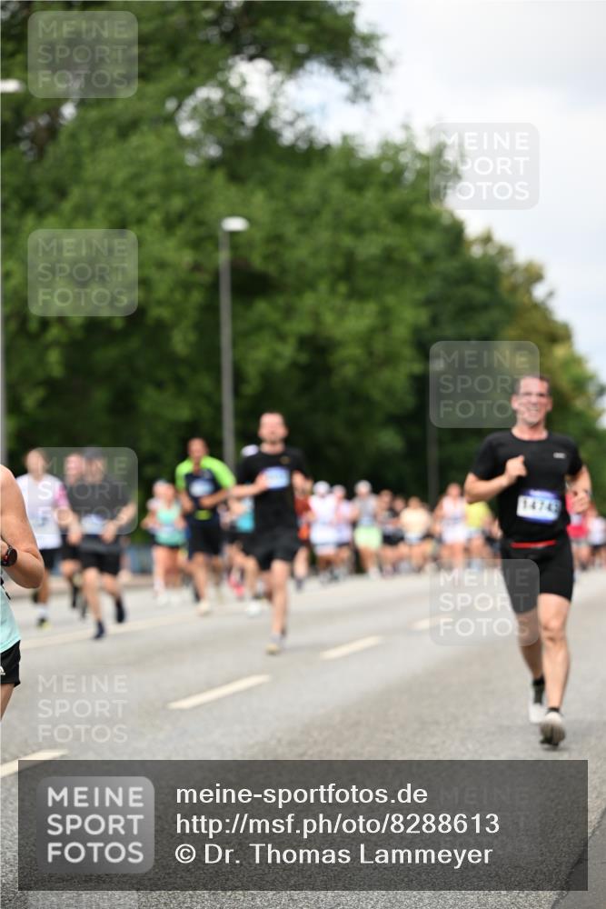 29.06.2025 - hella hamburg halbmarathon Dr. Thomas Lammeyer http://msf.ph/oto/8288613 29.06.2025 10:37:13 Kennedybrücke 1078, 1199, 1324, 1373, 1732, 1879, 2059, 2384, 2838, 2959, 3221, 3391, 3422, 3560, 3653, 3708, 3871, 4030, 4096, 4446, 4555, 5156, 5581, 6861, 7135, 7750, 8170, 8175, 8595, 8839, 8993, 9034, 9289, 9471, 9750, 9768, 9780, 9812, 10002, 10770 meine-sportfotos.de