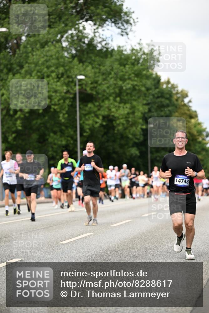 29.06.2025 - hella hamburg halbmarathon Dr. Thomas Lammeyer http://msf.ph/oto/8288617 29.06.2025 10:37:14 Kennedybrücke 1078, 1199, 1324, 1373, 1732, 1879, 2059, 2384, 2838, 2959, 3221, 3341, 3391, 3422, 3560, 3653, 3708, 3871, 4030, 4096, 4446, 4555, 5156, 5581, 5917, 6861, 7135, 7750, 8170, 8175, 8595, 8839, 8993, 9034, 9289, 9471, 9750, 9768, 9780, 9812, 10002, 10770 meine-sportfotos.de