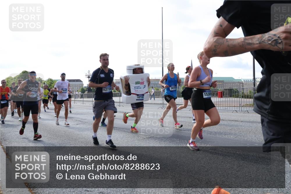 29.06.2025 - hella hamburg halbmarathon Lena Gebhardt http://msf.ph/oto/8288623 29.06.2025 09:58:36 Lombardsbrücke 18960, 097, 8006, 12735, 2, 1, 18715, 3819, 15389, 1034, 1190, 1285, 1410, 1727, 1815, 1946, 1951, 2029, 2034, 2070, 2417, 2518, 2636, 2656, 2711, 2840, 2883, 2907, 3041, 3097, 3334, 3819, 3859, 3952, 4120, 4152, 4167, 4903, 5077, 5084, 5093, 5259, 5378, 5721, 5894, 6164, 6272, 6294, 6433, 6592, 6657, 6759, 6877, 6897, 7082, 7369, 7409, 7716, 7732, 7856, 7896, 8068, 8154, 8311, 8322, 8393, 8508, 8590, 8639, 8721, 8825, 9012, 9057, 9562, 9656, 9727, 9770, 10084 meine-sportfotos.de