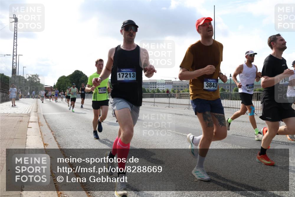 29.06.2025 - hella hamburg halbmarathon Lena Gebhardt http://msf.ph/oto/8288669 29.06.2025 09:46:11 Lombardsbrücke 11282, 17213, 3843, 1849, 16580, 1080, 1686, 1894, 2460, 2525, 3809, 3843, 3955, 4463, 4812, 5042, 5187, 5550, 6169, 6495, 6878, 7055, 7186, 7534, 7845, 7880, 7901, 7965, 8062, 8784, 8864, 8956, 9345, 10270, 10453, 10484, 10865, 10929, 11199, 11282, 11833, 12189, 12232, 12681, 13167, 13252, 13343, 13617, 13686, 13754, 14167, 14276, 14293, 15115, 15391, 15689, 16065, 16140, 16507, 16580, 16931, 17213, 17768 meine-sportfotos.de