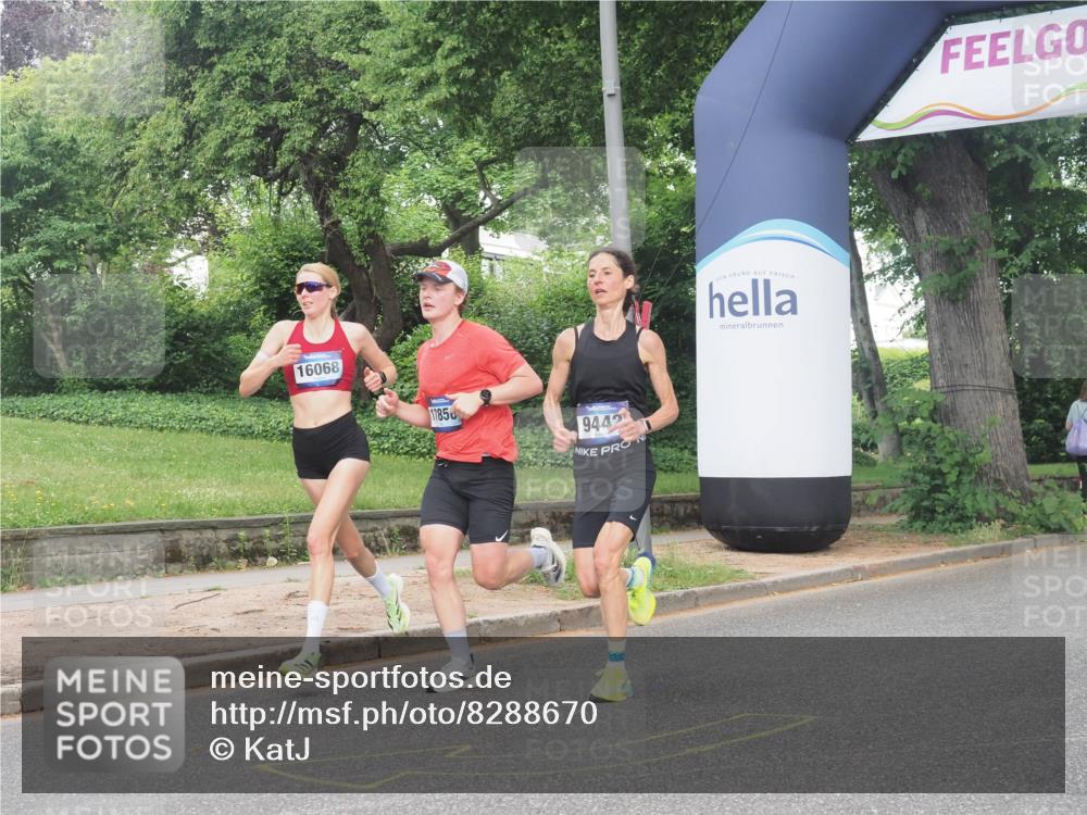 29.06.2025 - hella hamburg halbmarathon KatJ http://msf.ph/oto/8288670 29.06.2025 10:12:21 Zwischen KM18-KM19  meine-sportfotos.de