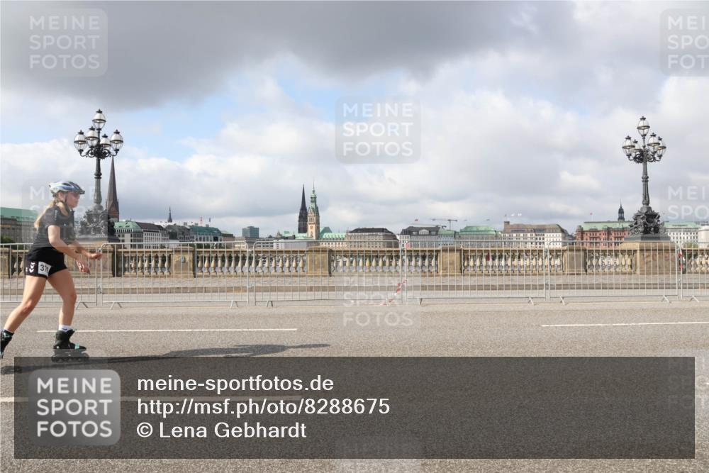 29.06.2025 - hella hamburg halbmarathon Lena Gebhardt http://msf.ph/oto/8288675 29.06.2025 09:05:47 Lombardsbrücke  meine-sportfotos.de