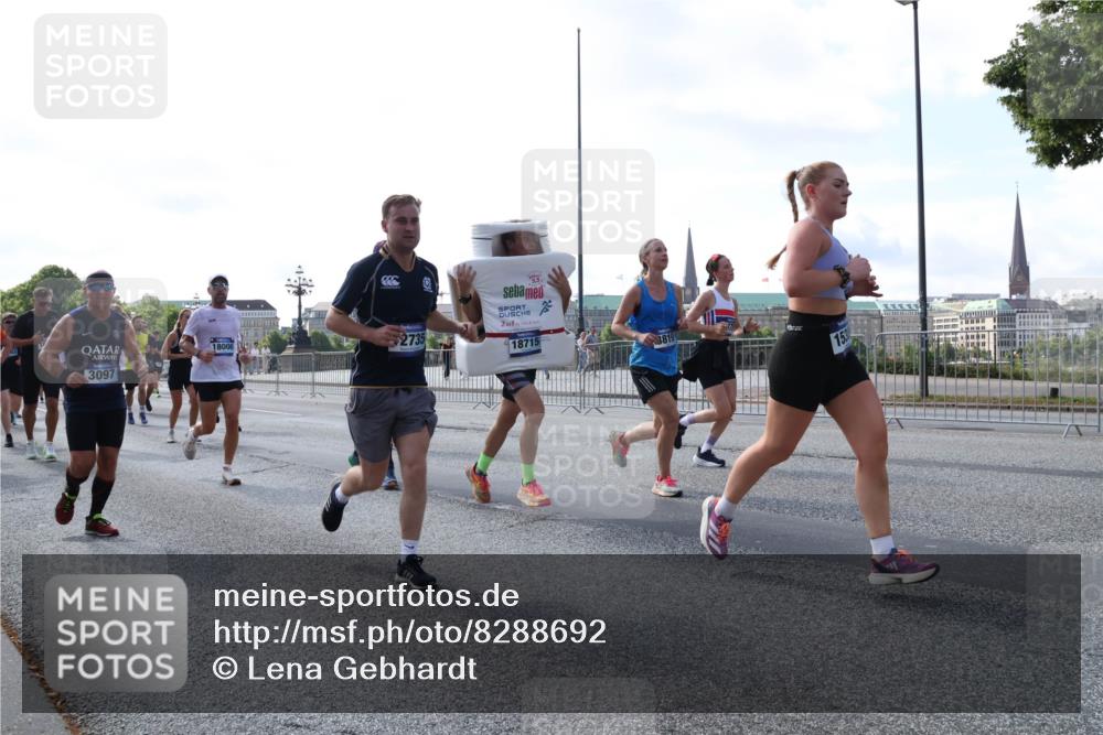 29.06.2025 - hella hamburg halbmarathon Lena Gebhardt http://msf.ph/oto/8288692 29.06.2025 09:58:36 Lombardsbrücke 3097, 18006, 2735, 2, 1, 18715, 3819, 6855, 153, 1034, 1190, 1285, 1410, 1727, 1815, 1946, 1951, 2029, 2034, 2070, 2417, 2518, 2636, 2656, 2711, 2840, 2883, 2907, 3041, 3097, 3334, 3819, 3859, 3952, 4120, 4152, 4167, 4903, 5077, 5084, 5093, 5259, 5378, 5721, 5894, 6164, 6272, 6294, 6433, 6592, 6657, 6759, 6877, 6897, 7082, 7369, 7409, 7716, 7732, 7856, 7896, 8068, 8154, 8311, 8322, 8393, 8508, 8590, 8639, 8721, 8825, 9012, 9057, 9562, 9656, 9727, 9770, 10084 meine-sportfotos.de