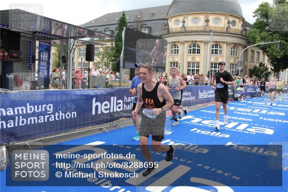 29.06.2025 - hella hamburg halbmarathon Michael Strokosch http://msf.ph/oto/8288695 29.06.2025 10:55:57 Ziel 1179, 2612, 3256, 3668, 4772, 7147, 7976, 8968, 9246, 10084, 13474, 15868, 15884, 18125, 18867 meine-sportfotos.de