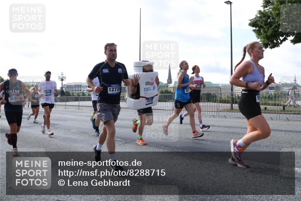29.06.2025 - hella hamburg halbmarathon Lena Gebhardt http://msf.ph/oto/8288715 29.06.2025 09:58:37 Lombardsbrücke 309, 18006, 12735, 2, 1, 18715, 5378, 1034, 1190, 1285, 1410, 1727, 1815, 1946, 1951, 2029, 2034, 2070, 2518, 2636, 2656, 2711, 2840, 2883, 2907, 3041, 3097, 3334, 3819, 3859, 3952, 4120, 4152, 4167, 4903, 5077, 5084, 5093, 5259, 5378, 5721, 5894, 6164, 6272, 6294, 6433, 6592, 6657, 6759, 6877, 6897, 7082, 7369, 7409, 7716, 7732, 7856, 7896, 8068, 8154, 8311, 8322, 8393, 8508, 8590, 8639, 8721, 8825, 9012, 9057, 9562, 9656, 9727, 9770, 10084 meine-sportfotos.de