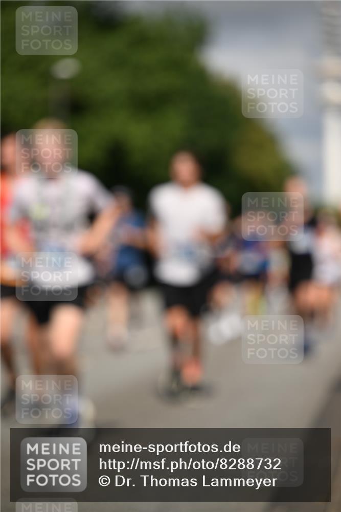 29.06.2025 - hella hamburg halbmarathon Dr. Thomas Lammeyer http://msf.ph/oto/8288732 29.06.2025 09:53:23 Kennedybrücke 1343, 1445, 1615, 1800, 1975, 2324, 2573, 2949, 3136, 3282, 3431, 3530, 4303, 4425, 5248, 5889, 6123, 6682, 7495, 7796, 8370, 8629, 8925, 9264, 9265, 9294, 9296, 9979, 10894, 10930 meine-sportfotos.de