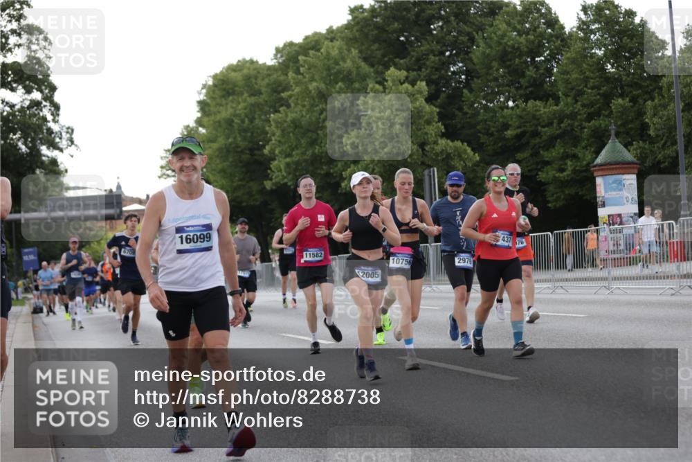29.06.2025 - hella hamburg halbmarathon Jannik Wohlers http://msf.ph/oto/8288738 29.06.2025 10:03:49 Lombardsbrücke 2979, 3488, 4488, 4587, 5058, 5354, 5365, 5976, 6142, 6706, 6709, 7017, 8177, 8217, 8421, 8422, 8423, 9526, 10756, 11511, 11582, 12004, 12005, 12998, 13583, 14340, 14436, 14917, 15525, 15678, 16099, 17071, 17437, 17860, 17880, 18111, 18199, 18985 meine-sportfotos.de