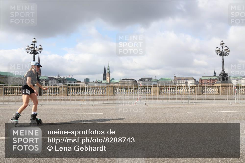 29.06.2025 - hella hamburg halbmarathon Lena Gebhardt http://msf.ph/oto/8288743 29.06.2025 09:05:47 Lombardsbrücke  meine-sportfotos.de