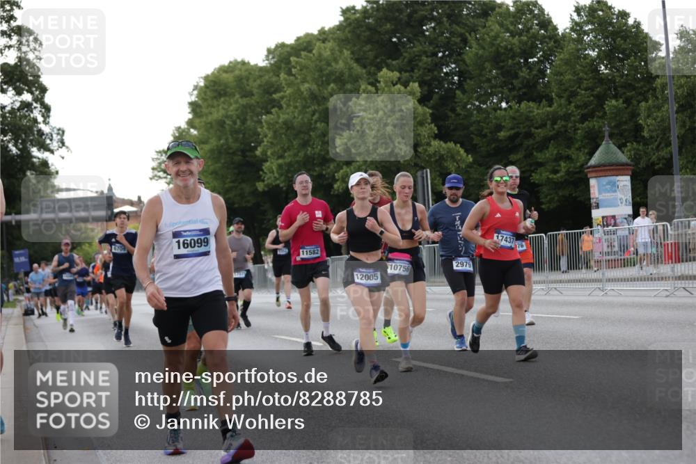 29.06.2025 - hella hamburg halbmarathon Jannik Wohlers http://msf.ph/oto/8288785 29.06.2025 10:03:49 Lombardsbrücke 2979, 3488, 4488, 4587, 5058, 5354, 5365, 5976, 6142, 6706, 6709, 7017, 8177, 8217, 8421, 8422, 8423, 9526, 10756, 11511, 11582, 12004, 12005, 12998, 13583, 14340, 14436, 14917, 15525, 15678, 16099, 17071, 17437, 17860, 17880, 18111, 18199, 18985 meine-sportfotos.de