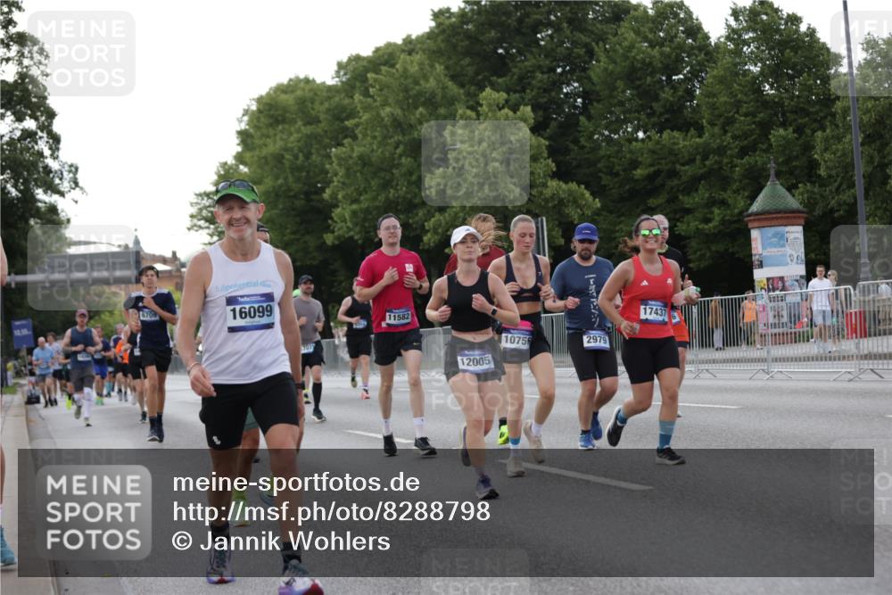 29.06.2025 - hella hamburg halbmarathon Jannik Wohlers http://msf.ph/oto/8288798 29.06.2025 10:03:49 Lombardsbrücke 2979, 3488, 4488, 4587, 5058, 5354, 5365, 5976, 6142, 6706, 6709, 7017, 8177, 8217, 8421, 8422, 8423, 9526, 10756, 11511, 11582, 12004, 12005, 12998, 13583, 14340, 14436, 14917, 15525, 15678, 16099, 17071, 17437, 17860, 17880, 18111, 18199, 18985 meine-sportfotos.de