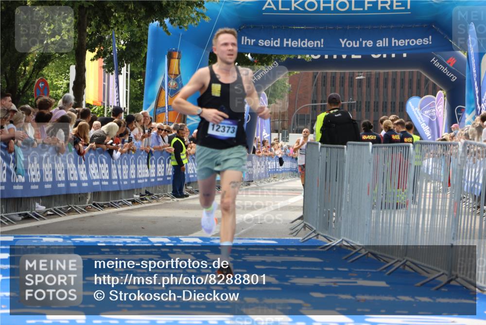 29.06.2025 - hella hamburg halbmarathon Strokosch-Dieckow http://msf.ph/oto/8288801 29.06.2025 10:20:22 Ziel 12373, 16245 meine-sportfotos.de