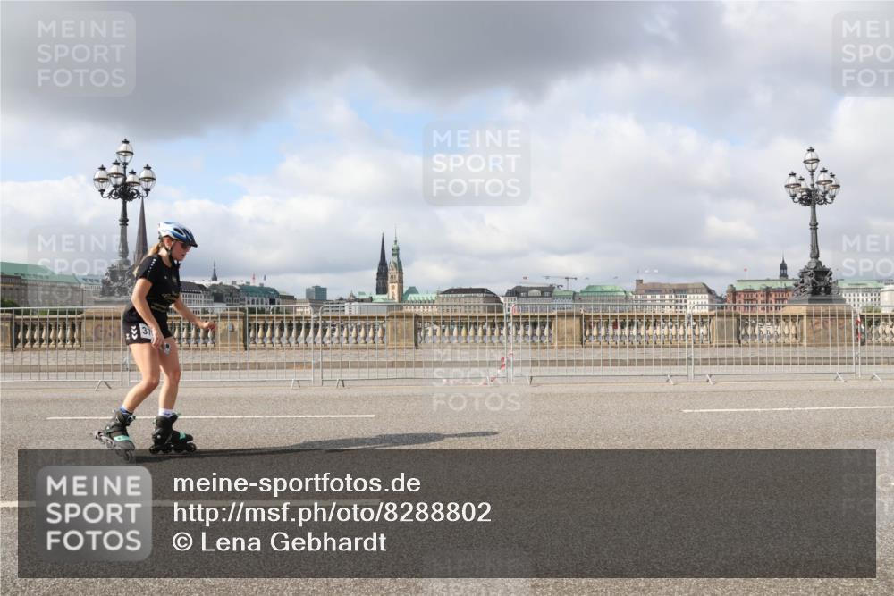 29.06.2025 - hella hamburg halbmarathon Lena Gebhardt http://msf.ph/oto/8288802 29.06.2025 09:05:47 Lombardsbrücke  meine-sportfotos.de