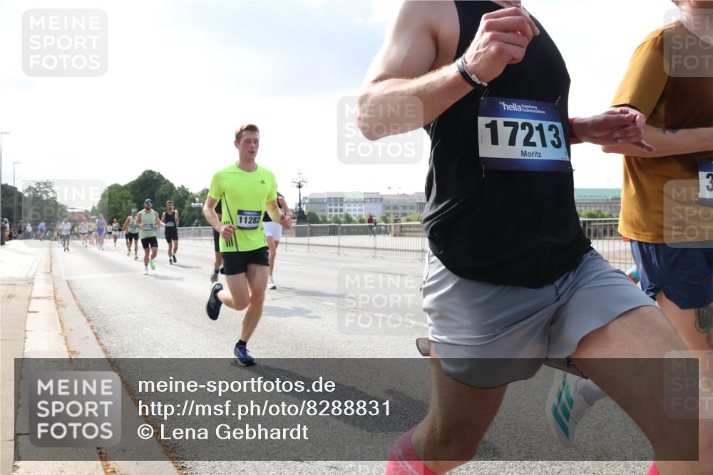 29.06.2025 - hella hamburg halbmarathon Lena Gebhardt http://msf.ph/oto/8288831 29.06.2025 09:46:11 Lombardsbrücke 11282, 17213, 3, 1080, 1686, 1894, 2460, 2525, 3809, 3843, 3955, 4463, 4812, 5042, 5187, 5550, 6169, 6495, 6878, 7055, 7186, 7534, 7845, 7880, 7901, 7965, 8062, 8784, 8864, 8956, 9345, 10270, 10453, 10484, 10865, 10929, 11199, 11282, 11833, 12189, 12232, 12681, 13167, 13252, 13343, 13617, 13686, 13754, 14167, 14276, 14293, 15115, 15391, 15689, 16065, 16140, 16507, 16580, 16931, 17213, 17768 meine-sportfotos.de