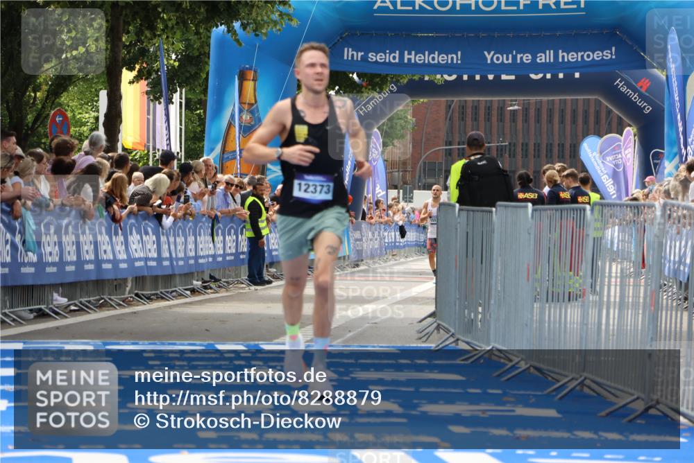 29.06.2025 - hella hamburg halbmarathon Strokosch-Dieckow http://msf.ph/oto/8288879 29.06.2025 10:20:22 Ziel 12373, 16245 meine-sportfotos.de