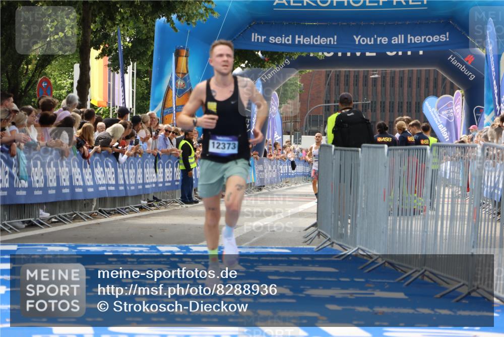29.06.2025 - hella hamburg halbmarathon Strokosch-Dieckow http://msf.ph/oto/8288936 29.06.2025 10:20:22 Ziel 12373, 16245 meine-sportfotos.de
