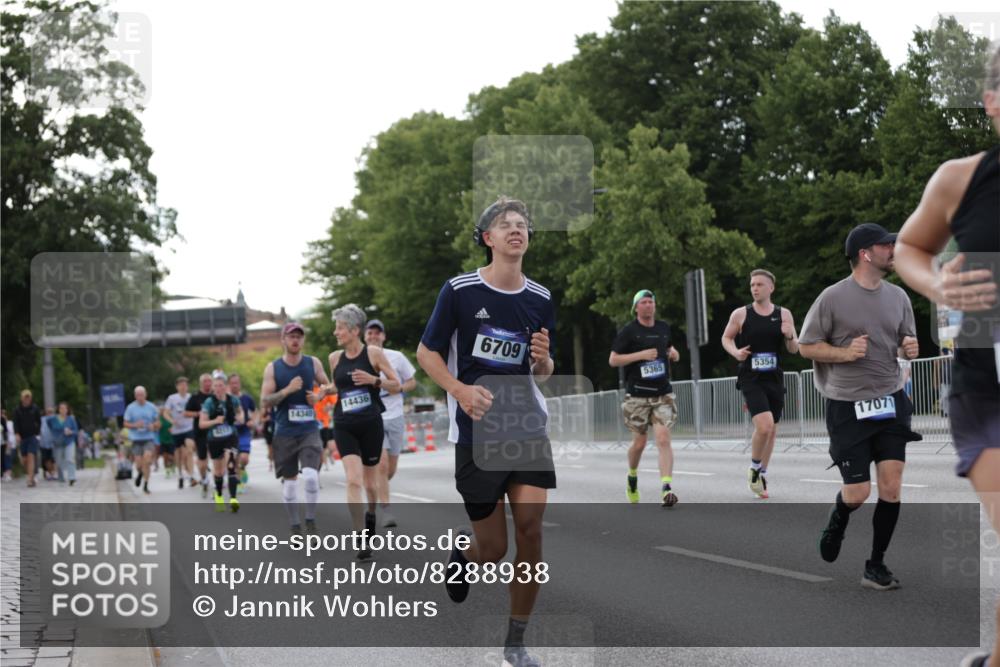 29.06.2025 - hella hamburg halbmarathon Jannik Wohlers http://msf.ph/oto/8288938 29.06.2025 10:03:53 Lombardsbrücke 1674, 2979, 4587, 5058, 5354, 5365, 5976, 6142, 6706, 6709, 8177, 8217, 9489, 9526, 10213, 10756, 10962, 11511, 11582, 12004, 12005, 12998, 14340, 14436, 14917, 15525, 15678, 16099, 16989, 17071, 17437, 17763, 17860, 17880, 18098, 18199, 18525 meine-sportfotos.de