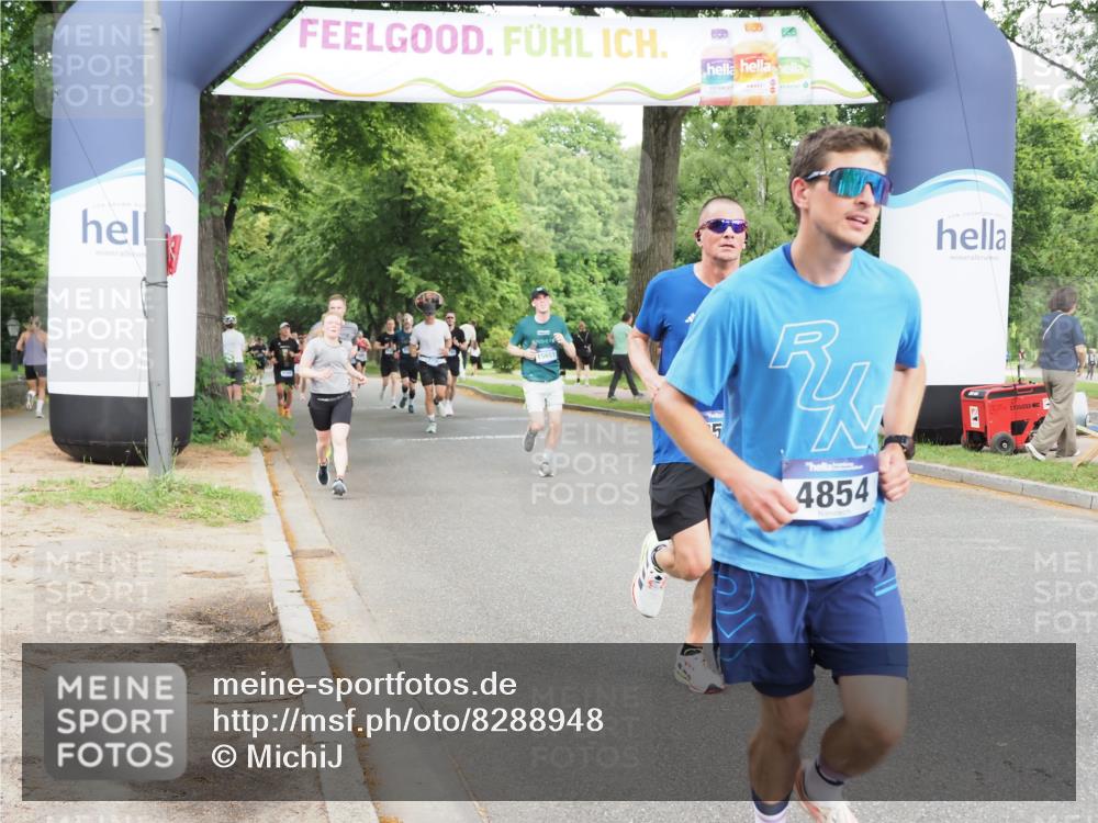 29.06.2025 - hella hamburg halbmarathon MichiJ http://msf.ph/oto/8288948 29.06.2025 10:33:21 Zwischen KM18-KM19 2098, 2590, 4854, 7167, 9030, 9159, 10741, 12643, 14722, 18637 meine-sportfotos.de