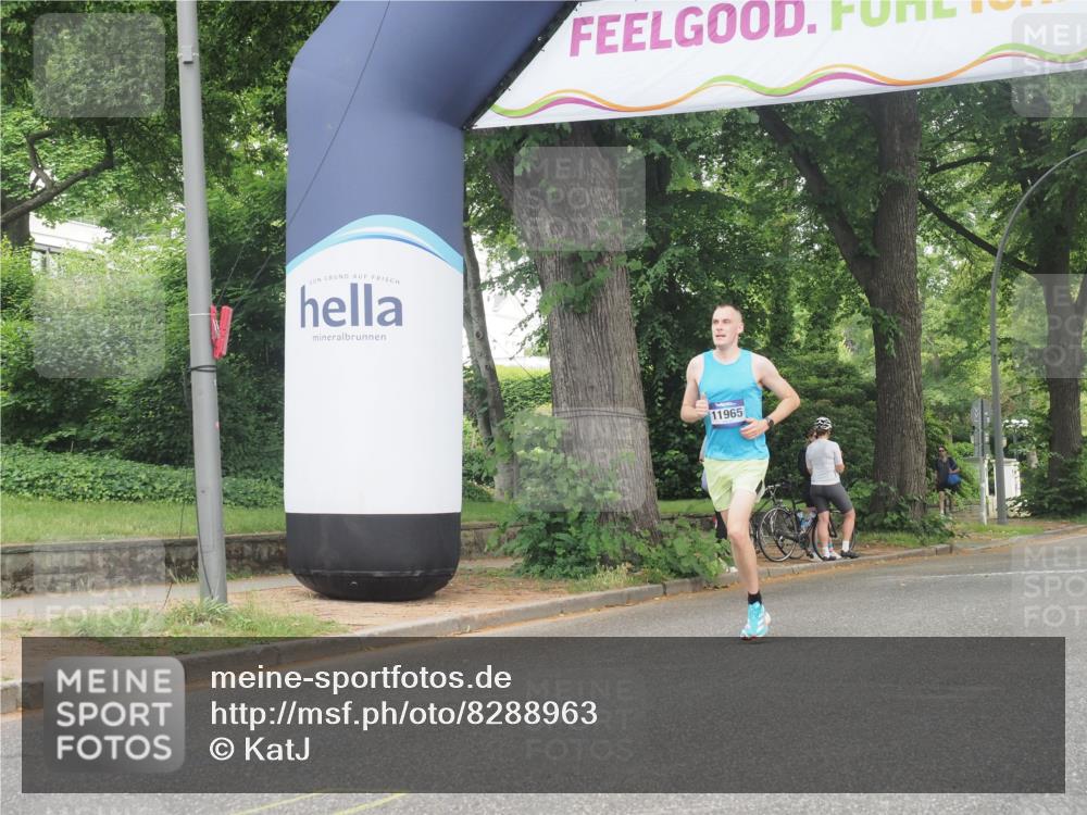 29.06.2025 - hella hamburg halbmarathon KatJ http://msf.ph/oto/8288963 29.06.2025 10:12:23 Zwischen KM18-KM19  meine-sportfotos.de