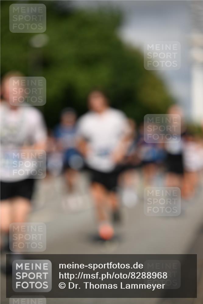 29.06.2025 - hella hamburg halbmarathon Dr. Thomas Lammeyer http://msf.ph/oto/8288968 29.06.2025 09:53:23 Kennedybrücke 1343, 1445, 1615, 1800, 1975, 2324, 2573, 2949, 3136, 3282, 3431, 3530, 4303, 4425, 5248, 5889, 6123, 6682, 7495, 7796, 8370, 8629, 8925, 9264, 9265, 9294, 9296, 9979, 10894, 10930 meine-sportfotos.de
