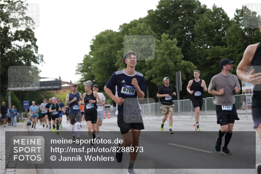 29.06.2025 - hella hamburg halbmarathon Jannik Wohlers http://msf.ph/oto/8288973 29.06.2025 10:03:54 Lombardsbrücke 1674, 2979, 4587, 5354, 5365, 5976, 6706, 6709, 8177, 8217, 9489, 9526, 10213, 10756, 10962, 11511, 11582, 12004, 12005, 12998, 14340, 14436, 14917, 15525, 16753, 16989, 17071, 17437, 17569, 17763, 17860, 17880, 18098, 18199, 18525 meine-sportfotos.de