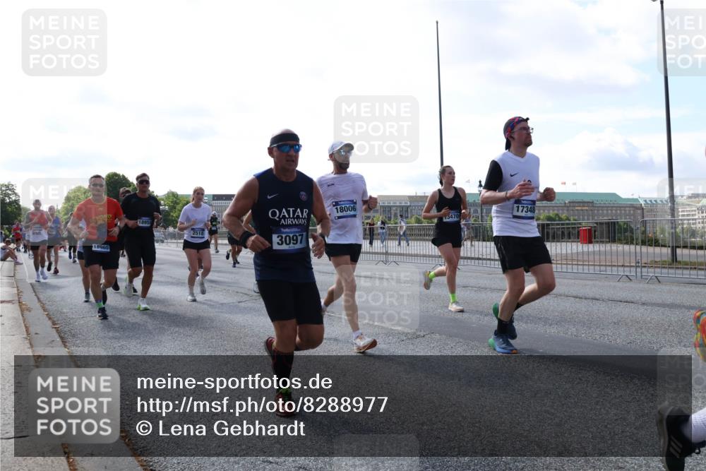 29.06.2025 - hella hamburg halbmarathon Lena Gebhardt http://msf.ph/oto/8288977 29.06.2025 09:58:37 Lombardsbrücke 18958, 18960, 2518, 3097, 18006, 17348, 3470, 1034, 1190, 1285, 1410, 1727, 1815, 1946, 1951, 2029, 2034, 2070, 2518, 2636, 2656, 2711, 2840, 2883, 2907, 3041, 3097, 3334, 3819, 3859, 3952, 4120, 4152, 4167, 4903, 5077, 5084, 5093, 5259, 5378, 5721, 5894, 6164, 6272, 6294, 6433, 6592, 6657, 6759, 6877, 6897, 7082, 7369, 7409, 7716, 7732, 7856, 7896, 8068, 8154, 8311, 8322, 8393, 8508, 8590, 8639, 8721, 8825, 9012, 9057, 9562, 9656, 9727, 9770, 10084 meine-sportfotos.de