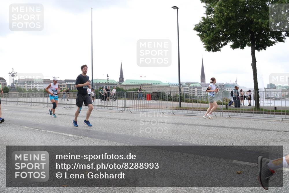 29.06.2025 - hella hamburg halbmarathon Lena Gebhardt http://msf.ph/oto/8288993 29.06.2025 10:46:39 Lombardsbrücke 1073, 1363, 1371, 1375, 1429, 1465, 1532, 1608, 1720, 1837, 1999, 2162, 2211, 2320, 2500, 2697, 2981, 3277, 3406, 3407, 3469, 3734, 3823, 4119, 4202, 4296, 4342, 4355, 4448, 4604, 5697, 5700, 5854, 5953, 6068, 6124, 6161, 6740, 7303, 7364, 7368, 7374, 7412, 7767, 7827, 7960, 7983, 8047, 8477, 8486, 8551, 8553, 8700, 9129, 9337, 9445, 9691, 10153, 10230, 11361, 11910, 12298, 12333, 12507, 12522, 13969, 14261, 15852, 16882, 16987 meine-sportfotos.de