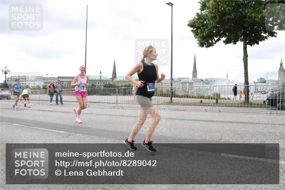 29.06.2025 - hella hamburg halbmarathon Lena Gebhardt http://msf.ph/oto/8289042 29.06.2025 10:55:36 Lombardsbrücke 18972, 8626, 10885, 1013, 1616, 1873, 1917, 2090, 2452, 3101, 3115, 3157, 3244, 3577, 4039, 4470, 4628, 4896, 5040, 5220, 5222, 5483, 5487, 5575, 6055, 6056, 6113, 6257, 6395, 6396, 6594, 7219, 7548, 7680, 7766, 7969, 8110, 8403, 8519, 8527, 8532, 8626, 8648, 9548, 9614, 9618, 9857, 9858, 9861, 9865, 9956, 10094, 10436, 10438, 10449, 10458, 10559, 10593, 10885, 11109, 11737, 11903, 11962, 11963, 12695, 12902, 13098, 13230, 14727, 15152, 15160, 16385 meine-sportfotos.de