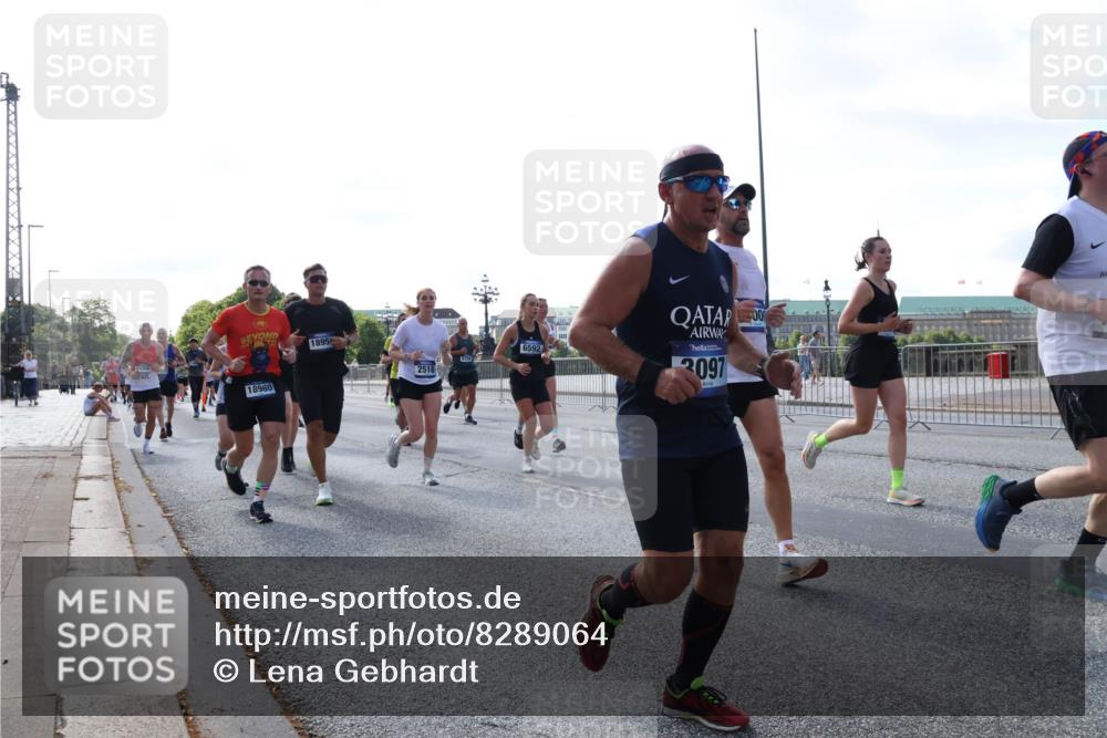 29.06.2025 - hella hamburg halbmarathon Lena Gebhardt http://msf.ph/oto/8289064 29.06.2025 09:58:38 Lombardsbrücke 18960, 1895, 2518, 6592, 3097, 1034, 1190, 1285, 1410, 1485, 1727, 1815, 1946, 1951, 2029, 2034, 2070, 2518, 2656, 2711, 2840, 2883, 2907, 3041, 3097, 3334, 3819, 3859, 3952, 4120, 4152, 4167, 4903, 5077, 5084, 5093, 5259, 5378, 5721, 5894, 6164, 6272, 6294, 6433, 6592, 6657, 6759, 6877, 6897, 7082, 7369, 7409, 7716, 7732, 7856, 7896, 8068, 8154, 8311, 8322, 8393, 8508, 8590, 8639, 8721, 8825, 9012, 9057, 9562, 9656, 9727, 9770, 10084 meine-sportfotos.de