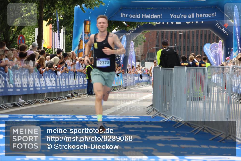 29.06.2025 - hella hamburg halbmarathon Strokosch-Dieckow http://msf.ph/oto/8289068 29.06.2025 10:20:21 Ziel 12373, 16245 meine-sportfotos.de