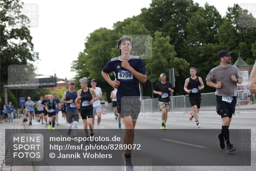 29.06.2025 - hella hamburg halbmarathon Jannik Wohlers http://msf.ph/oto/8289072 29.06.2025 10:03:54 Lombardsbrücke 1674, 2979, 4587, 5354, 5365, 5976, 6706, 6709, 8177, 8217, 9489, 9526, 10213, 10756, 10962, 11511, 11582, 12004, 12005, 12998, 14340, 14436, 14917, 15525, 16753, 16989, 17071, 17437, 17569, 17763, 17860, 17880, 18098, 18199, 18525 meine-sportfotos.de