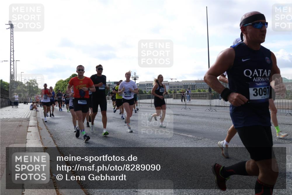 29.06.2025 - hella hamburg halbmarathon Lena Gebhardt http://msf.ph/oto/8289090 29.06.2025 09:58:38 Lombardsbrücke 78958, 18960, 2518, 6592, 3097, 1034, 1190, 1285, 1410, 1485, 1727, 1815, 1946, 1951, 2029, 2034, 2070, 2518, 2656, 2711, 2840, 2883, 2907, 3041, 3097, 3334, 3819, 3859, 3952, 4120, 4152, 4167, 4903, 5077, 5084, 5093, 5259, 5378, 5721, 5894, 6164, 6272, 6294, 6433, 6592, 6657, 6759, 6877, 6897, 7082, 7369, 7409, 7716, 7732, 7856, 7896, 8068, 8154, 8311, 8322, 8393, 8508, 8590, 8639, 8721, 8825, 9012, 9057, 9562, 9656, 9727, 9770, 10084 meine-sportfotos.de