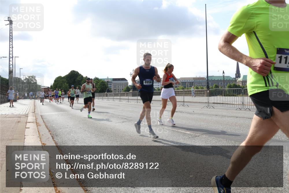 29.06.2025 - hella hamburg halbmarathon Lena Gebhardt http://msf.ph/oto/8289122 29.06.2025 09:46:12 Lombardsbrücke 14276, 8956, 15391, 11, 1080, 1686, 1894, 2460, 2525, 3809, 3843, 3955, 4463, 4812, 5042, 5187, 5550, 6169, 6495, 6878, 7055, 7186, 7534, 7845, 7880, 7901, 7965, 8062, 8784, 8864, 8956, 9345, 10270, 10453, 10484, 10865, 10929, 11199, 11230, 11282, 11833, 12189, 12232, 12681, 13167, 13252, 13343, 13617, 13686, 13754, 14167, 14276, 14293, 15115, 15391, 15689, 16065, 16140, 16507, 16580, 16931, 17213, 17768 meine-sportfotos.de