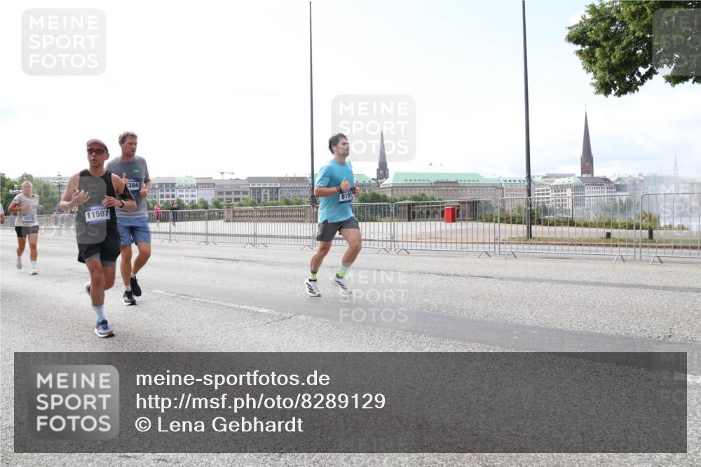 29.06.2025 - hella hamburg halbmarathon Lena Gebhardt http://msf.ph/oto/8289129 29.06.2025 10:11:50 Lombardsbrücke 1328, 1531, 1866, 1992, 3363, 4227, 5379, 5605, 7571, 8115, 8807, 8810, 9191, 9428, 10042, 10372, 10409, 10428, 11321, 11507, 11525, 11537, 11581, 11755, 11917, 12473, 13171, 13177, 13203, 13542, 13939, 13958, 14008, 14196, 14384, 15137, 15797, 15945, 16976, 17080, 17638, 17774, 17866, 18261, 18278, 18382, 18395, 18655, 19172 meine-sportfotos.de