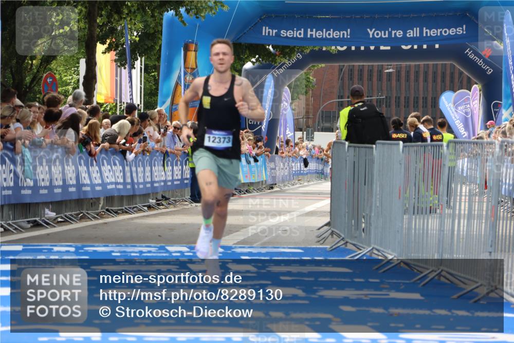 29.06.2025 - hella hamburg halbmarathon Strokosch-Dieckow http://msf.ph/oto/8289130 29.06.2025 10:20:21 Ziel 12373, 16245 meine-sportfotos.de