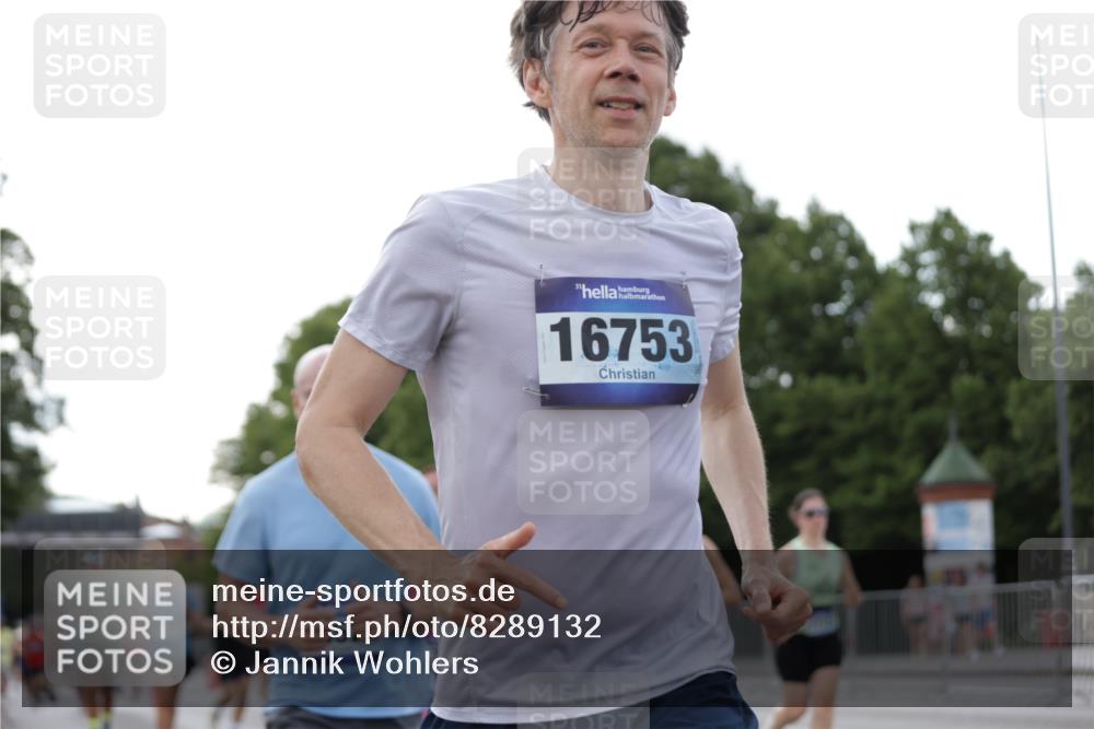 29.06.2025 - hella hamburg halbmarathon Jannik Wohlers http://msf.ph/oto/8289132 29.06.2025 10:04:04 Lombardsbrücke 1213, 1377, 1674, 2011, 2852, 3994, 4146, 4587, 5354, 5365, 5976, 6709, 8217, 9489, 10213, 10962, 12924, 12998, 13625, 14340, 14436, 14917, 16128, 16145, 16753, 16989, 17071, 17113, 17434, 17569, 17685, 17763, 18098, 18199, 18525 meine-sportfotos.de