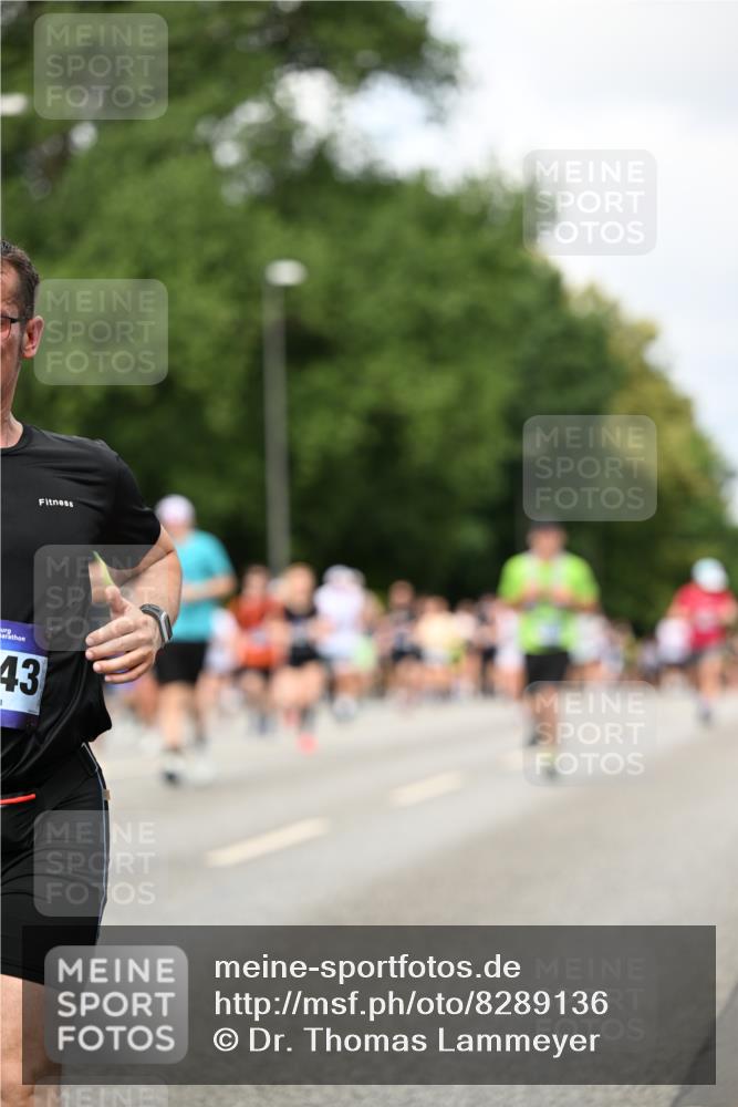 29.06.2025 - hella hamburg halbmarathon Dr. Thomas Lammeyer http://msf.ph/oto/8289136 29.06.2025 10:37:16 Kennedybrücke 1078, 1199, 1324, 1373, 1732, 1879, 2059, 2384, 2838, 3221, 3341, 3391, 3422, 3560, 3653, 3708, 3871, 4030, 4096, 4164, 4446, 4555, 5156, 5581, 5917, 6773, 6861, 7135, 7750, 8170, 8175, 8595, 8839, 8993, 9034, 9289, 9471, 9750, 9768, 9780, 10770 meine-sportfotos.de