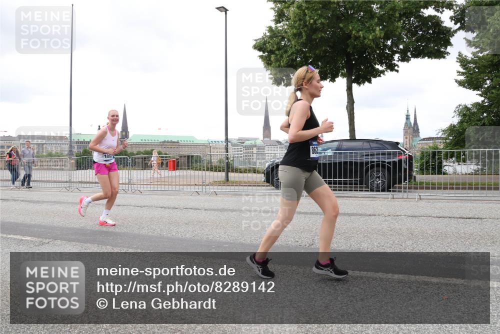 29.06.2025 - hella hamburg halbmarathon Lena Gebhardt http://msf.ph/oto/8289142 29.06.2025 10:55:37 Lombardsbrücke 18972, 862, 1013, 1616, 1873, 1917, 2090, 2452, 3101, 3115, 3157, 3244, 3577, 4039, 4265, 4470, 4628, 4896, 5040, 5220, 5222, 5483, 5487, 5575, 6055, 6056, 6113, 6257, 6395, 6396, 6594, 7219, 7548, 7680, 7766, 7969, 8110, 8403, 8519, 8527, 8532, 8533, 8626, 8648, 9548, 9614, 9618, 9857, 9858, 9861, 9865, 9956, 10094, 10436, 10438, 10449, 10458, 10559, 10593, 10885, 11109, 11903, 11962, 11963, 12695, 12902, 13098, 13230, 14727, 15152, 15160, 16385 meine-sportfotos.de