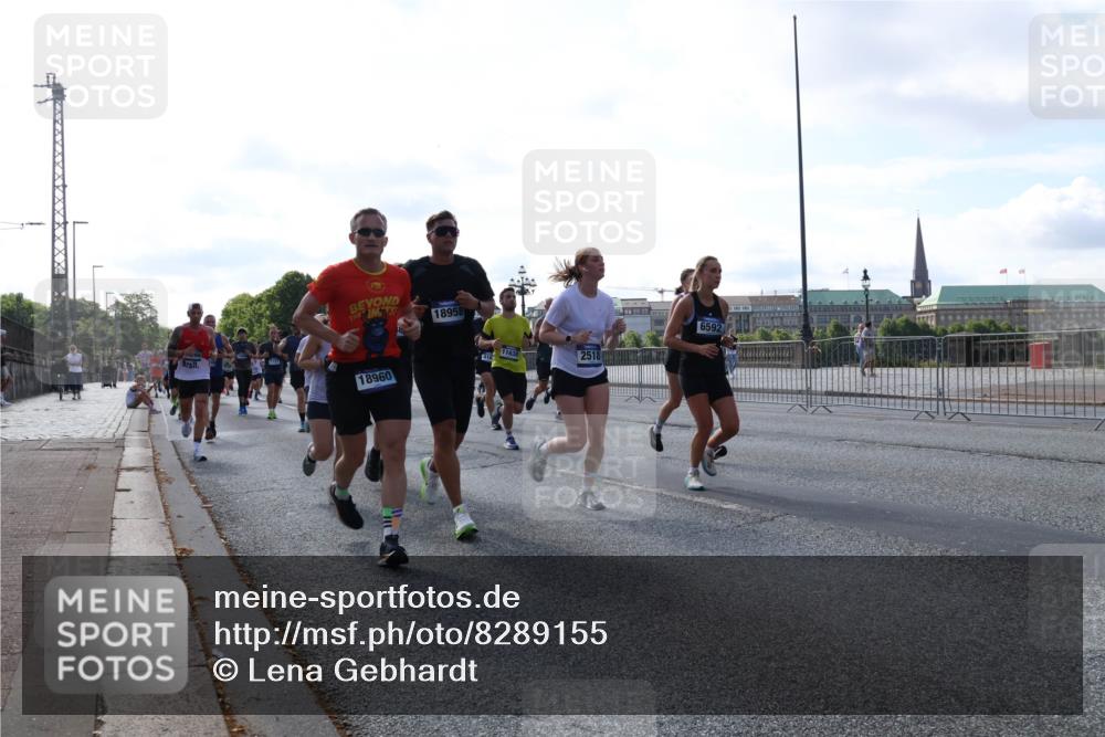 29.06.2025 - hella hamburg halbmarathon Lena Gebhardt http://msf.ph/oto/8289155 29.06.2025 09:58:38 Lombardsbrücke 18960, 18958, 11638, 2518, 6592, 1034, 1190, 1285, 1410, 1485, 1727, 1815, 1946, 1951, 2029, 2034, 2070, 2518, 2656, 2711, 2840, 2883, 2907, 3041, 3097, 3334, 3819, 3859, 3952, 4120, 4152, 4167, 4903, 5077, 5084, 5093, 5259, 5378, 5721, 5894, 6164, 6272, 6294, 6433, 6592, 6657, 6759, 6877, 6897, 7082, 7369, 7409, 7716, 7732, 7856, 7896, 8068, 8154, 8311, 8322, 8393, 8508, 8590, 8639, 8721, 8825, 9012, 9057, 9562, 9656, 9727, 9770, 10084 meine-sportfotos.de