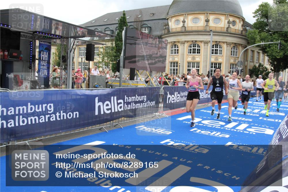 29.06.2025 - hella hamburg halbmarathon Michael Strokosch http://msf.ph/oto/8289165 29.06.2025 10:56:00 Ziel 2612, 3668, 4772, 7147, 7976, 8968, 9246, 10084, 14867, 15184, 15868, 15884, 16176 meine-sportfotos.de