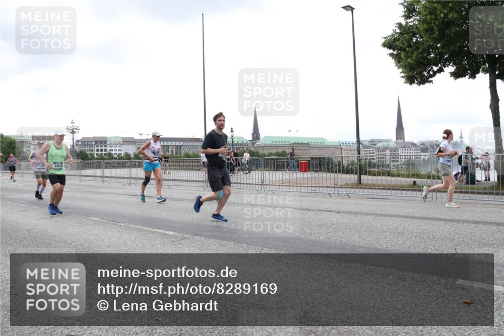 29.06.2025 - hella hamburg halbmarathon Lena Gebhardt http://msf.ph/oto/8289169 29.06.2025 10:46:39 Lombardsbrücke 1073, 1363, 1371, 1375, 1429, 1465, 1532, 1608, 1720, 1837, 1999, 2162, 2211, 2320, 2500, 2697, 2981, 3277, 3406, 3407, 3469, 3734, 3823, 4119, 4202, 4296, 4342, 4355, 4448, 4604, 5697, 5700, 5854, 5953, 6068, 6124, 6161, 6740, 7303, 7364, 7368, 7374, 7412, 7767, 7827, 7960, 7983, 8047, 8477, 8486, 8551, 8553, 8700, 9129, 9337, 9445, 9691, 10153, 10230, 11361, 11910, 12298, 12333, 12507, 12522, 13969, 14261, 15852, 16882, 16987 meine-sportfotos.de