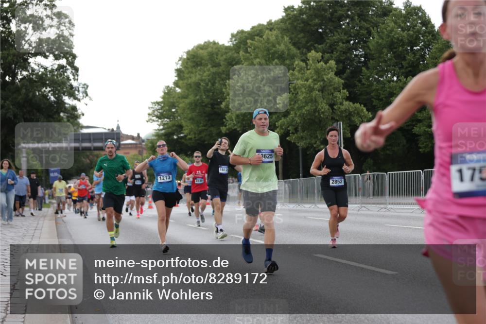 29.06.2025 - hella hamburg halbmarathon Jannik Wohlers http://msf.ph/oto/8289172 29.06.2025 10:04:06 Lombardsbrücke 1213, 1377, 1674, 2011, 2852, 3994, 4146, 4587, 5354, 5365, 8217, 9489, 10213, 10709, 10834, 10962, 12924, 12998, 13625, 14340, 14436, 14917, 16128, 16145, 16753, 16989, 17071, 17113, 17434, 17569, 17685, 17686, 17763, 18098, 18520, 18525 meine-sportfotos.de