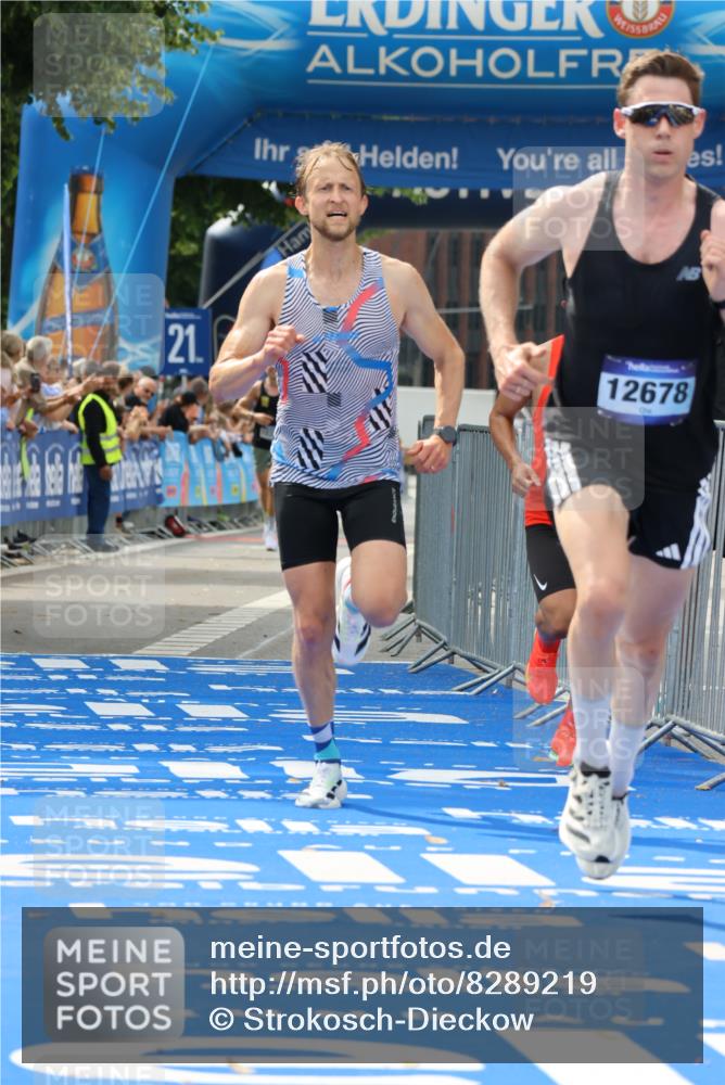 29.06.2025 - hella hamburg halbmarathon Strokosch-Dieckow http://msf.ph/oto/8289219 29.06.2025 10:20:13 Ziel 54, 12678, 14302, 16245 meine-sportfotos.de