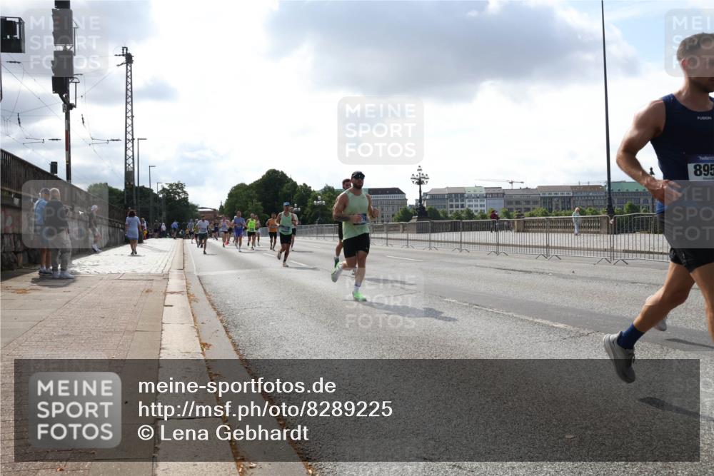 29.06.2025 - hella hamburg halbmarathon Lena Gebhardt http://msf.ph/oto/8289225 29.06.2025 09:46:13 Lombardsbrücke 895, 1080, 1686, 1894, 2460, 2525, 3809, 3843, 3955, 4463, 4812, 5042, 5187, 5550, 6169, 6495, 6878, 7055, 7186, 7534, 7845, 7880, 7901, 7965, 8062, 8784, 8864, 8956, 9345, 10270, 10298, 10453, 10484, 10865, 10929, 11199, 11230, 11282, 11833, 12189, 12232, 12681, 12987, 13167, 13252, 13343, 13617, 13686, 13754, 14167, 14276, 14293, 15115, 15391, 15689, 16065, 16140, 16507, 16580, 16931, 17213, 17768 meine-sportfotos.de