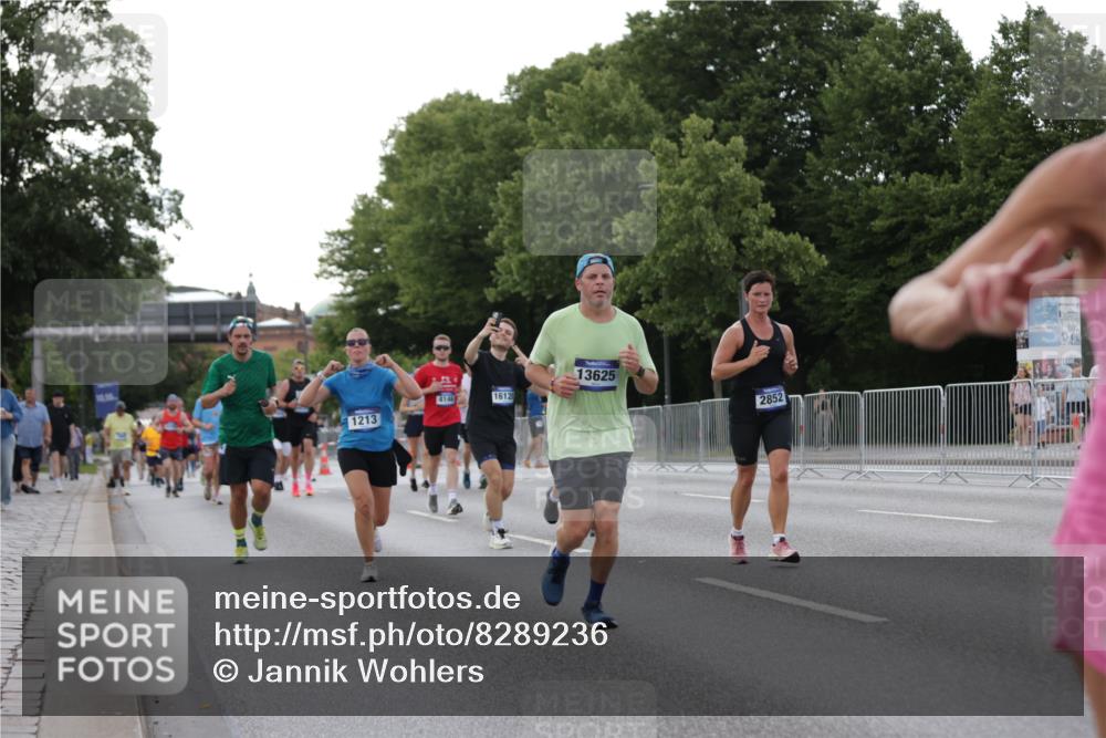 29.06.2025 - hella hamburg halbmarathon Jannik Wohlers http://msf.ph/oto/8289236 29.06.2025 10:04:06 Lombardsbrücke 1213, 1377, 1674, 2011, 2852, 3994, 4146, 4587, 5354, 5365, 8217, 9489, 10213, 10709, 10834, 10962, 12924, 12998, 13625, 14340, 14436, 14917, 16128, 16145, 16753, 16989, 17071, 17113, 17434, 17569, 17685, 17686, 17763, 18098, 18520, 18525 meine-sportfotos.de