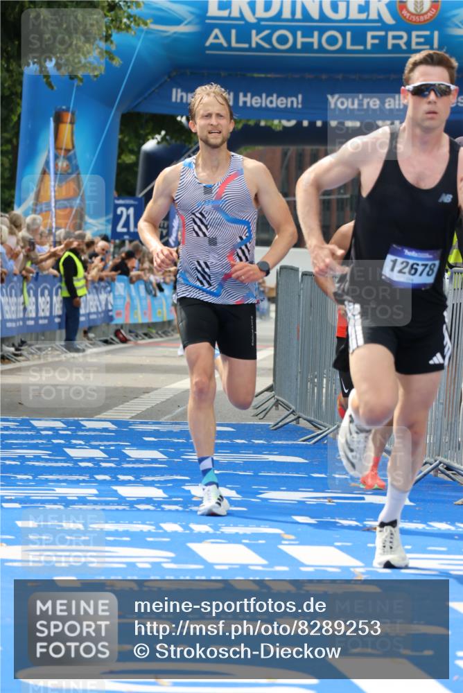 29.06.2025 - hella hamburg halbmarathon Strokosch-Dieckow http://msf.ph/oto/8289253 29.06.2025 10:20:13 Ziel 54, 12678, 14302, 16245 meine-sportfotos.de