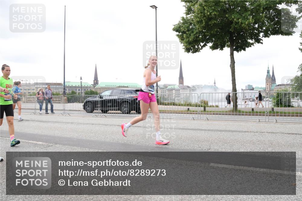 29.06.2025 - hella hamburg halbmarathon Lena Gebhardt http://msf.ph/oto/8289273 29.06.2025 10:55:37 Lombardsbrücke 18972, 1013, 1616, 1873, 1917, 2090, 2452, 3101, 3115, 3157, 3244, 3577, 4039, 4265, 4470, 4628, 4896, 5040, 5220, 5222, 5483, 5487, 5575, 6055, 6056, 6113, 6257, 6395, 6396, 6594, 7219, 7548, 7680, 7766, 7969, 8110, 8403, 8519, 8527, 8532, 8533, 8626, 8648, 9548, 9614, 9618, 9857, 9858, 9861, 9865, 9956, 10094, 10436, 10438, 10449, 10458, 10559, 10593, 10885, 11109, 11903, 11962, 11963, 12695, 12902, 13098, 13230, 14727, 15152, 15160, 16385 meine-sportfotos.de