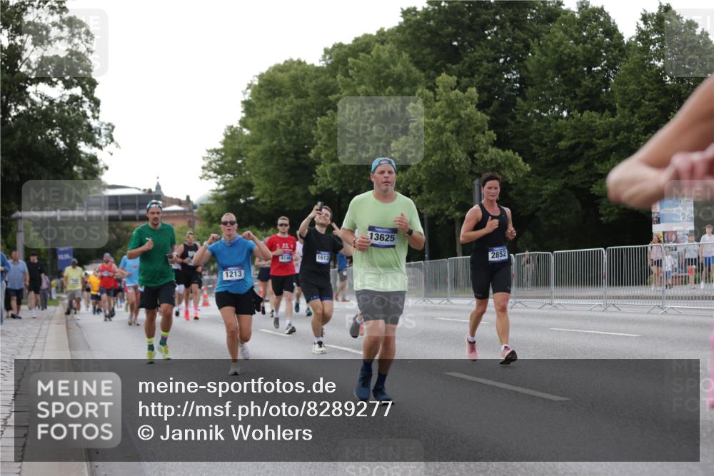 29.06.2025 - hella hamburg halbmarathon Jannik Wohlers http://msf.ph/oto/8289277 29.06.2025 10:04:06 Lombardsbrücke 1213, 1377, 1674, 2011, 2852, 3994, 4146, 4587, 5354, 5365, 8217, 9489, 10213, 10709, 10834, 10962, 12924, 12998, 13625, 14340, 14436, 14917, 16128, 16145, 16753, 16989, 17071, 17113, 17434, 17569, 17685, 17686, 17763, 18098, 18520, 18525 meine-sportfotos.de