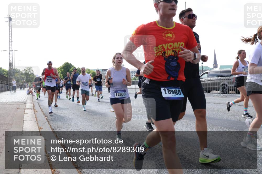 29.06.2025 - hella hamburg halbmarathon Lena Gebhardt http://msf.ph/oto/8289309 29.06.2025 09:58:39 Lombardsbrücke 14266, 6877, 13465, 12633, 18960, 415, 1034, 1190, 1285, 1410, 1485, 1727, 1815, 1946, 1951, 2029, 2034, 2518, 2656, 2840, 2883, 2907, 3041, 3097, 3334, 3819, 3859, 3952, 4120, 4152, 4167, 4903, 5077, 5084, 5093, 5259, 5378, 5721, 5894, 6164, 6272, 6294, 6433, 6592, 6629, 6657, 6759, 6877, 6897, 7082, 7369, 7716, 7732, 7856, 7896, 8068, 8154, 8311, 8322, 8393, 8508, 8590, 8639, 8721, 8825, 9012, 9057, 9562, 9656, 9727, 9770, 10084, 10488 meine-sportfotos.de