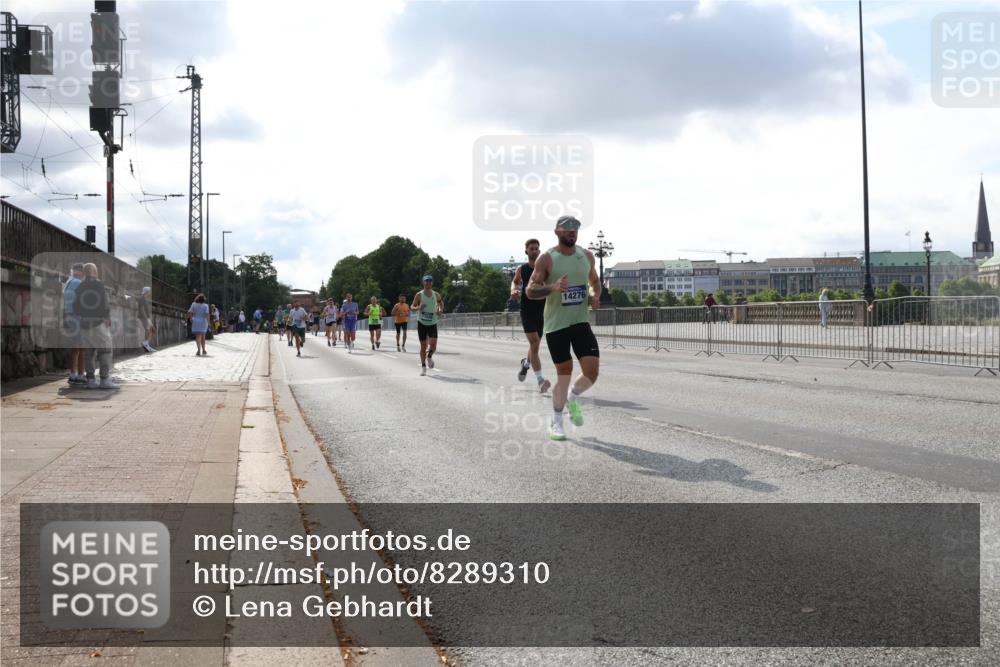 29.06.2025 - hella hamburg halbmarathon Lena Gebhardt http://msf.ph/oto/8289310 29.06.2025 09:46:13 Lombardsbrücke 1080, 1686, 1894, 2460, 2525, 3809, 3843, 3955, 4463, 4812, 5042, 5187, 5550, 6169, 6495, 6878, 7055, 7186, 7534, 7845, 7880, 7901, 7965, 8062, 8784, 8864, 8956, 9345, 10270, 10298, 10453, 10484, 10865, 10929, 11199, 11230, 11282, 11833, 12189, 12232, 12681, 12987, 13167, 13252, 13343, 13617, 13686, 13754, 14167, 14276, 14293, 15115, 15391, 15689, 16065, 16140, 16507, 16580, 16931, 17213, 17768 meine-sportfotos.de