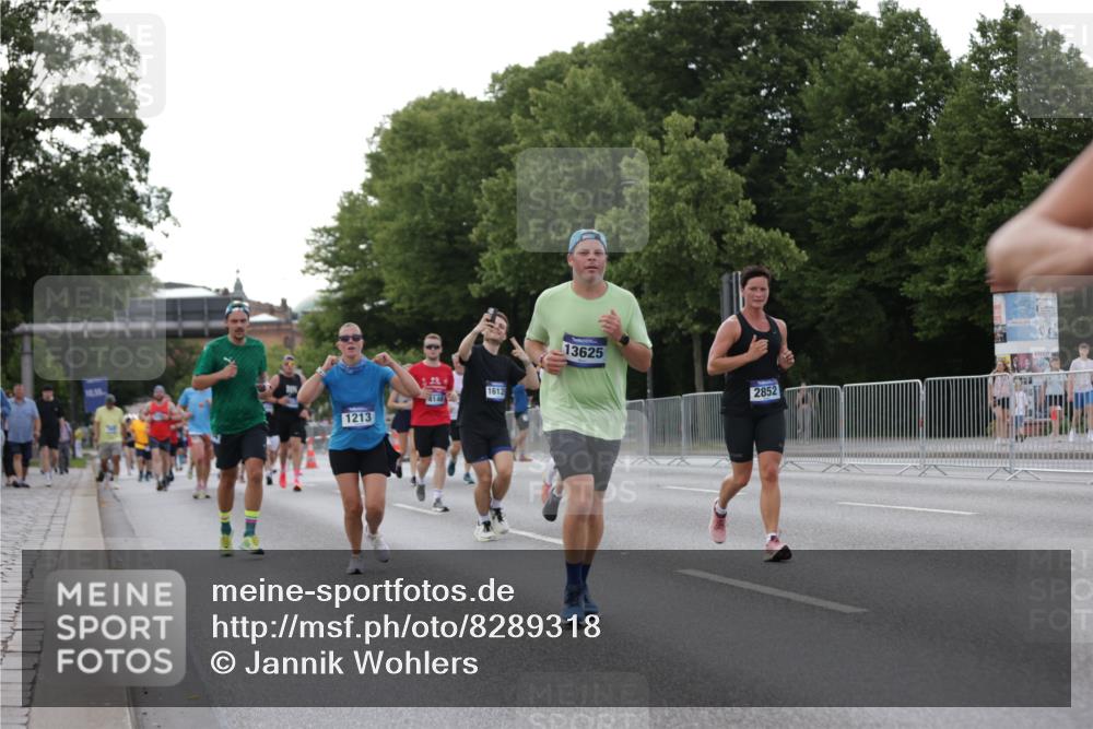 29.06.2025 - hella hamburg halbmarathon Jannik Wohlers http://msf.ph/oto/8289318 29.06.2025 10:04:06 Lombardsbrücke 1213, 1377, 1674, 2011, 2852, 3994, 4146, 4587, 5354, 5365, 8217, 9489, 10213, 10709, 10834, 10962, 12924, 12998, 13625, 14340, 14436, 14917, 16128, 16145, 16753, 16989, 17071, 17113, 17434, 17569, 17685, 17686, 17763, 18098, 18520, 18525 meine-sportfotos.de